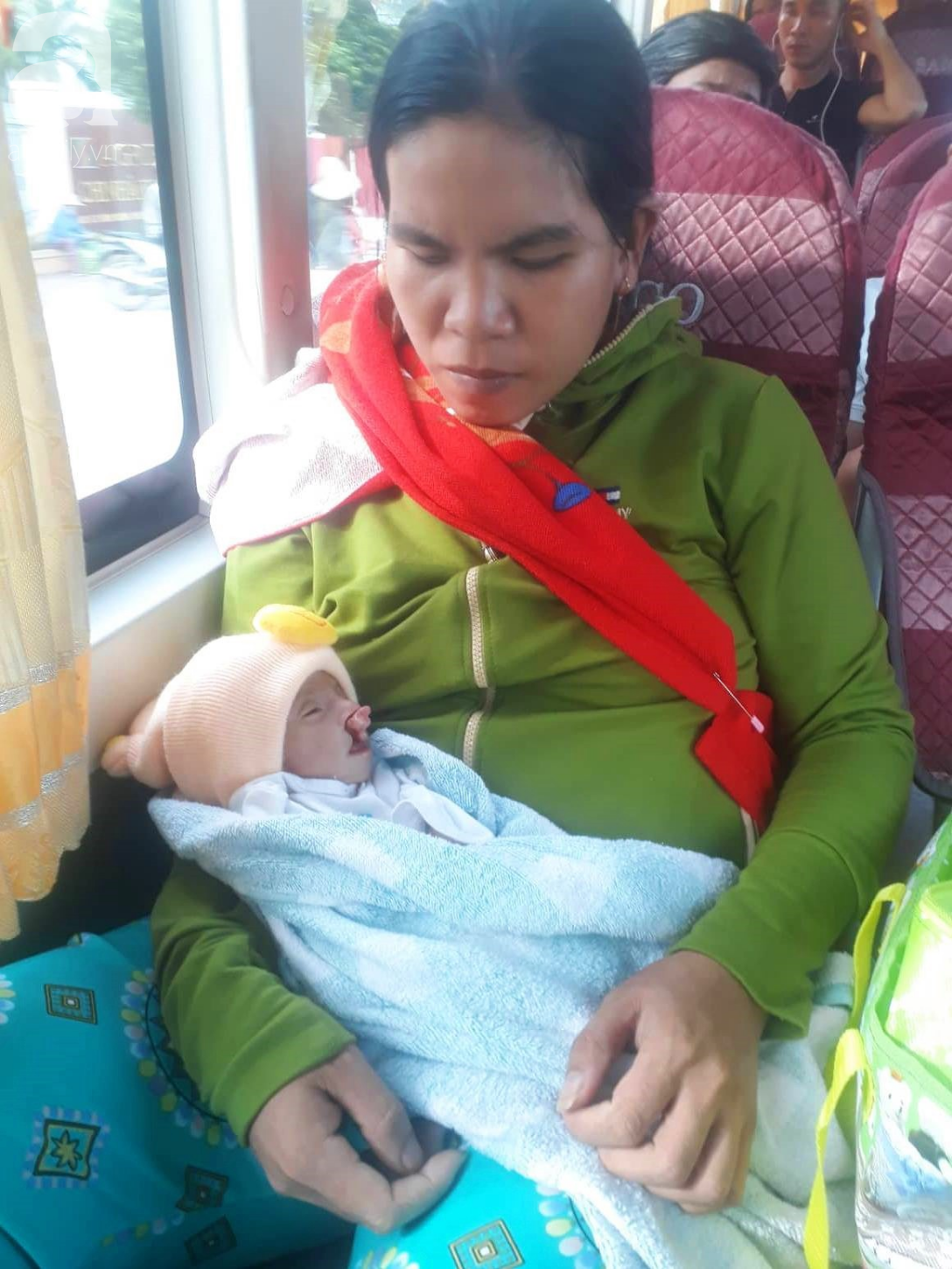 Phép màu đến với bé trai 2 tháng tuổi nặng chỉ 2 ký, mẹ nghèo không đủ tiền đưa con đi chữa bệnh - Ảnh 1.