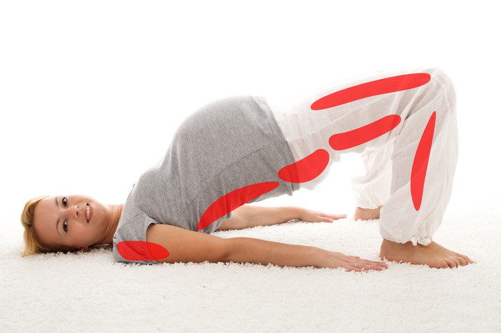 7 tư thế yoga cho bà bầu giúp đánh bay đau mỏi trong thai kỳ và các tư thế cần tránh - Ảnh 4.