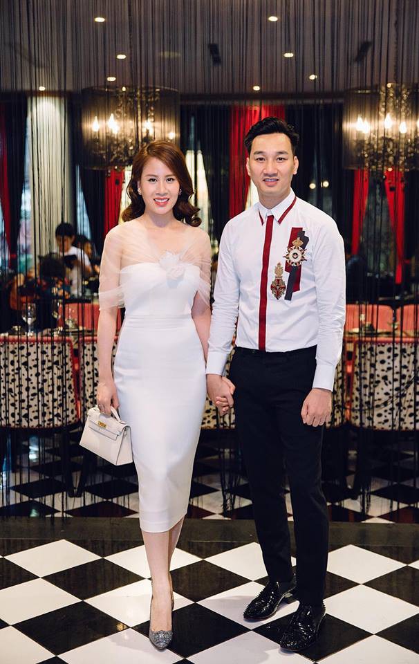 Vợ 2 của MC Thành Trung nghỉ việc tiếp viên hàng không, ngày càng xinh đẹp, sang chảnh sau 1 năm kết hôn - Ảnh 1.