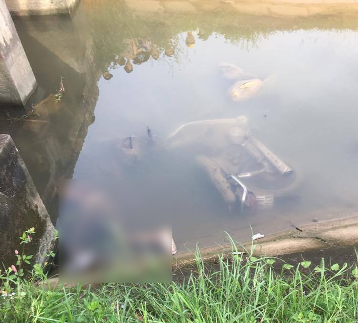 Bắc Giang: Hai thanh niên tử vong dưới mương nước, bên cạnh là xe máy sau khi đi ăn cưới - Ảnh 2.