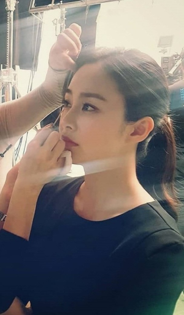 Đẳng cấp nhan sắc của “gái một con” U40 Kim Tae Hee: Càng trang điểm tự nhiên lại càng đẹp đến nao lòng - Ảnh 4.