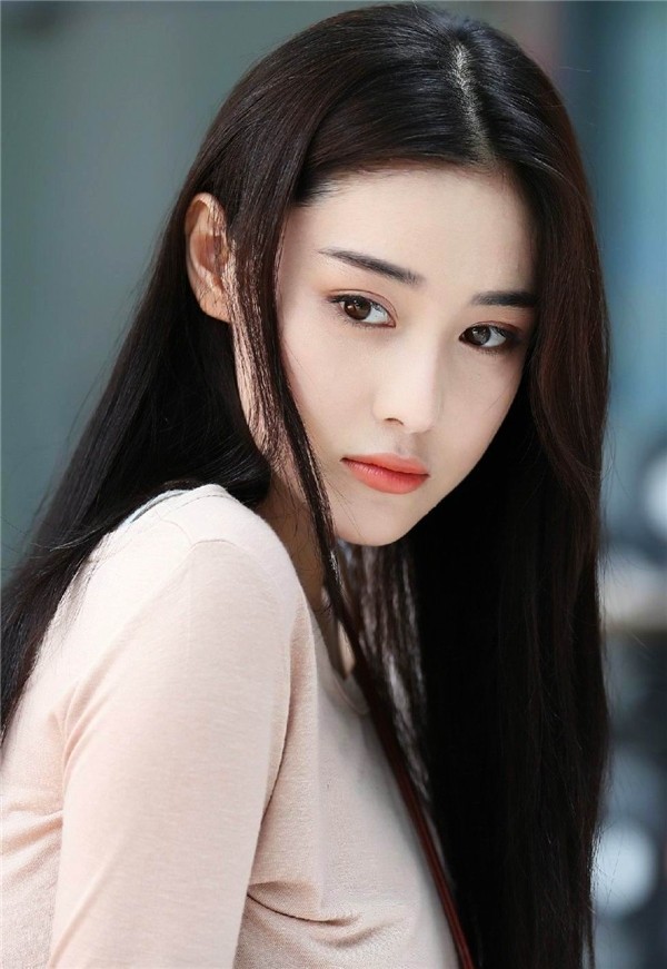Trương Hinh Dư: Từ gái bao nhà hàng với loạt ảnh nóng đến cú thoát xác ngoạn mục trước Phạm Băng Băng - Ảnh 1. Trương Hinh Dư: Từ gái bao nhà hàng với loạt ảnh nóng đến cú thoát xác ngoạn mục trước Phạm Băng Băng - Ảnh 1.