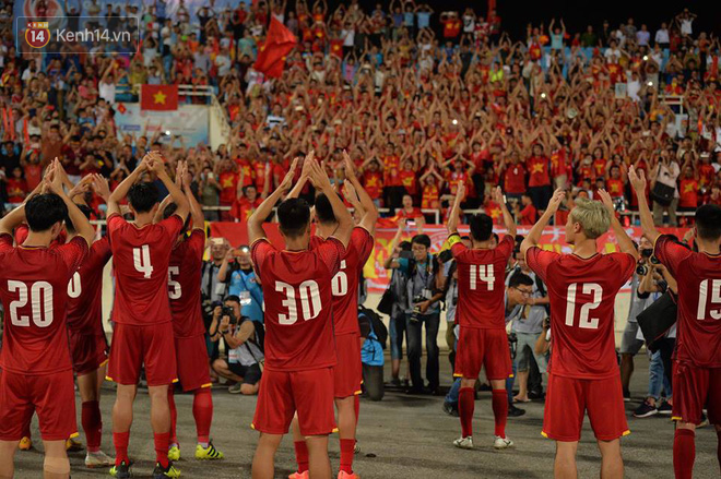 Hình ảnh đẹp, đầy xúc động của U23 Việt Nam sau khi lên ngôi giải ...