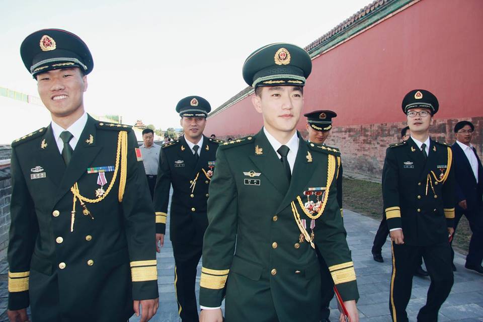 Trương Hinh Dư: Từ gái bao nhà hàng với loạt ảnh nóng đến cú thoát xác ngoạn mục trước Phạm Băng Băng - Ảnh 27. Trương Hinh Dư: Từ gái bao nhà hàng với loạt ảnh nóng đến cú thoát xác ngoạn mục trước Phạm Băng Băng - Ảnh 27.