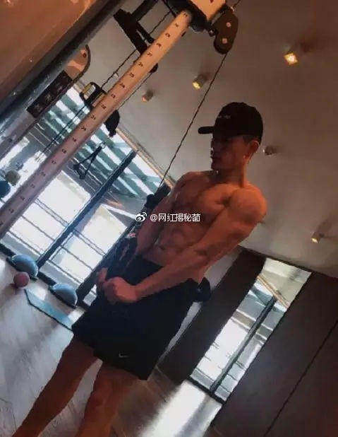 Trương Hinh Dư: Từ gái bao nhà hàng với loạt ảnh nóng đến cú thoát xác ngoạn mục trước Phạm Băng Băng - Ảnh 28. Trương Hinh Dư: Từ gái bao nhà hàng với loạt ảnh nóng đến cú thoát xác ngoạn mục trước Phạm Băng Băng - Ảnh 28.