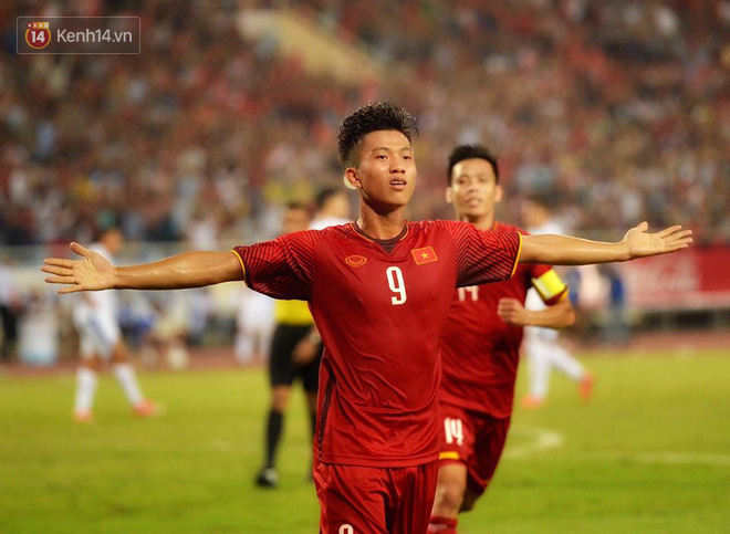Hình ảnh đẹp, đầy xúc động của U23 Việt Nam sau khi lên ngôi giải Tứ hùng - Ảnh 7.