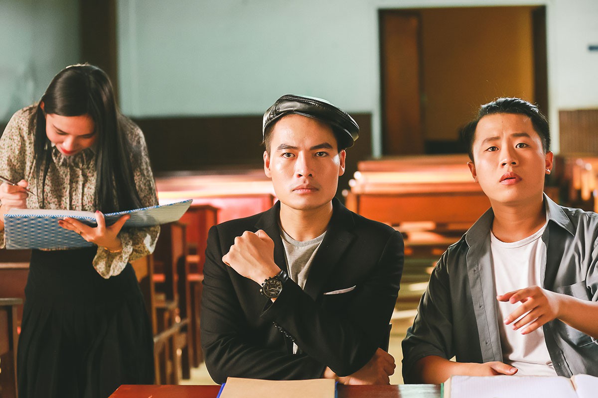 Lâm Khánh Chi mặc áo dài, đứng bên bờ biển chờ người yêu cũ quay về trong MV Parody Duyên mình lỡ - Ảnh 6. Lâm Khánh Chi mặc áo dài, đứng bên bờ biển chờ người yêu cũ quay về trong MV Parody Duyên mình lỡ - Ảnh 6.