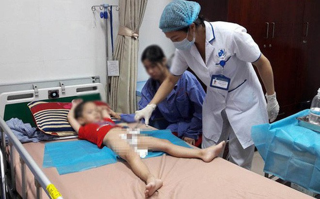 Vụ 103 trẻ bị sùi mào gà ở Hưng Yên: Nữ y sĩ bị truy tố 7 đến 15 năm tù - Ảnh 2.