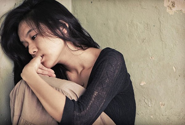 Đêm tân hôn, chồng bắt tôi phải quỳ lạy một người mà tôi không bao giờ nghĩ tới - Ảnh 2.