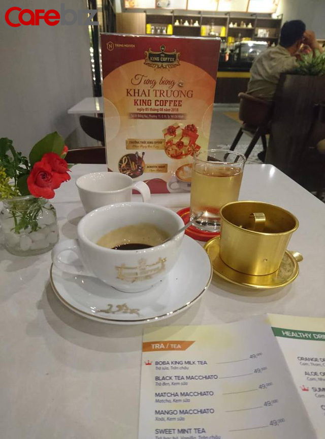 Bên trong quán cafe King Coffee của vợ vua cà phê Trung Nguyên có gì? - Ảnh 2.