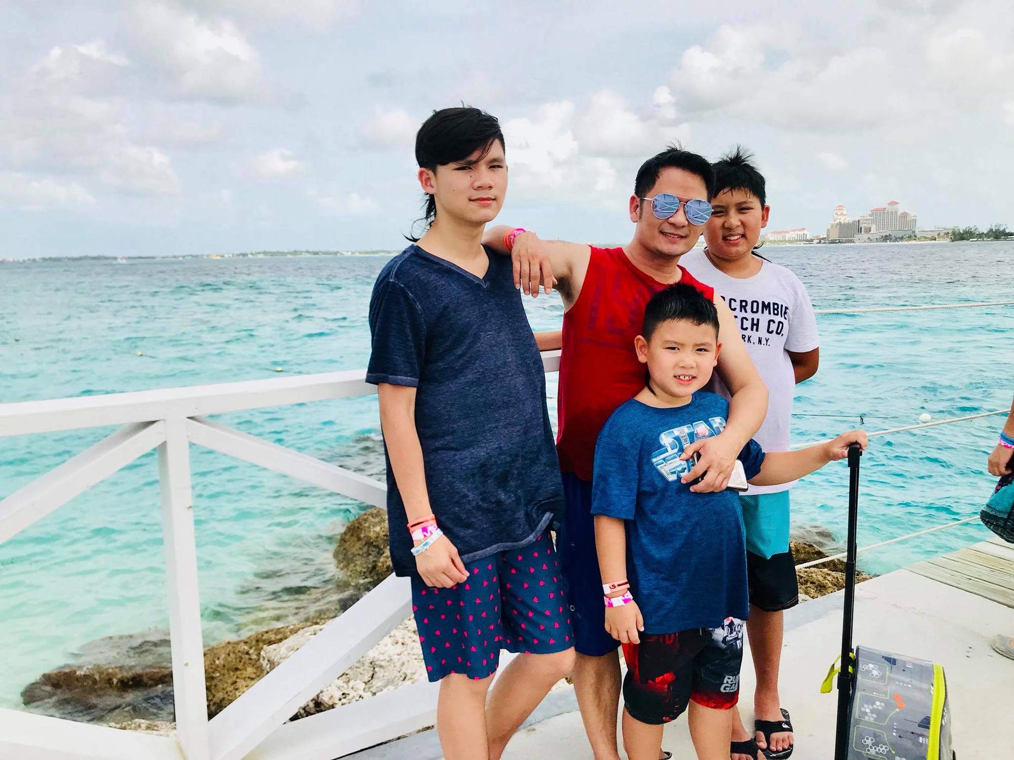 Hiếm hoi lắm, Bằng Kiều mới cùng vợ cũ đưa ba con trai đi du lịch để vun đắp tình cảm - Ảnh 3. Hiếm hoi lắm, Bằng Kiều mới cùng vợ cũ đưa ba con trai đi du lịch để vun đắp tình cảm - Ảnh 3.