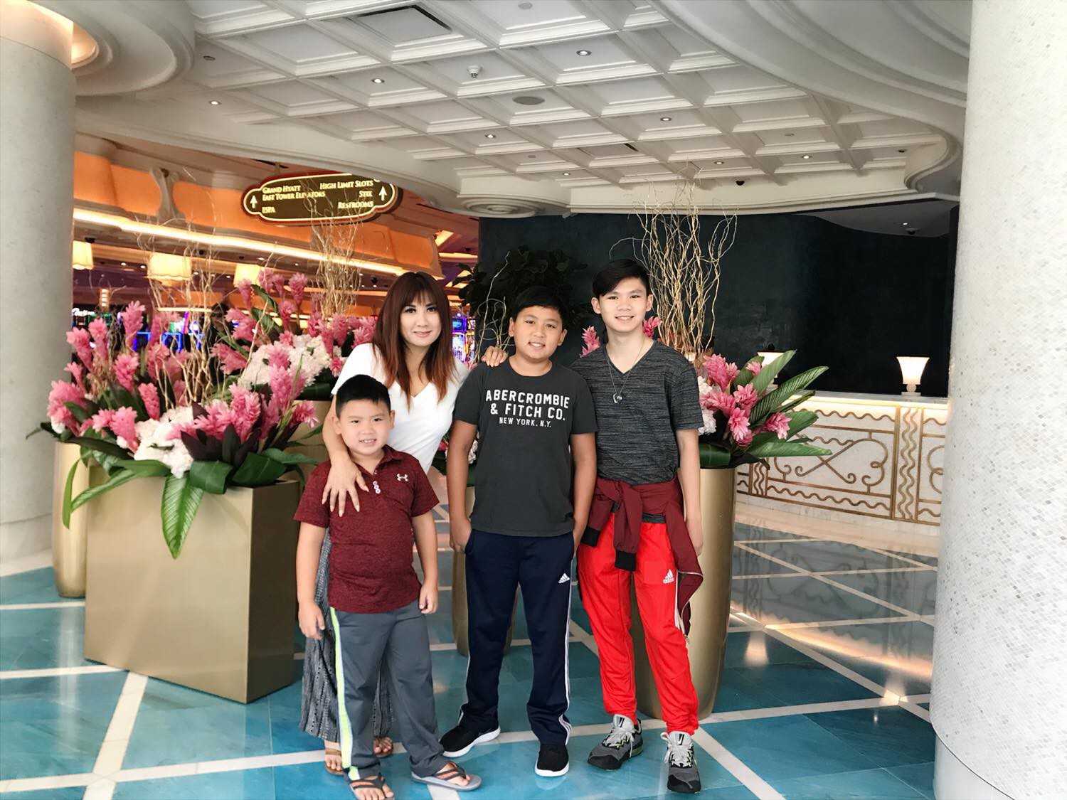 Hiếm hoi lắm, Bằng Kiều mới cùng vợ cũ đưa ba con trai đi du lịch để vun đắp tình cảm - Ảnh 4. Hiếm hoi lắm, Bằng Kiều mới cùng vợ cũ đưa ba con trai đi du lịch để vun đắp tình cảm - Ảnh 4.