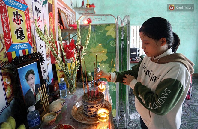 Nữ sinh đội 2 tang cùng lúc đỗ đại học hơn 21 điểm: Thi xong môn cuối là chạy một mạch về chôn cất ba, rồi nói con làm bài tốt lắm... - Ảnh 5. Nữ sinh đội 2 tang cùng lúc đỗ đại học hơn 21 điểm: Thi xong môn cuối là chạy một mạch về chôn cất ba, rồi nói con làm bài tốt lắm... - Ảnh 5.