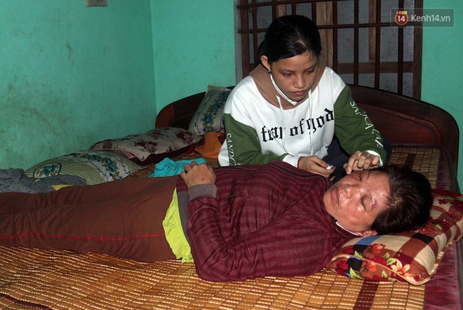 Nữ sinh đội 2 tang cùng lúc đỗ đại học hơn 21 điểm: Thi xong môn cuối là chạy một mạch về chôn cất ba, rồi nói con làm bài tốt lắm... - Ảnh 6. Nữ sinh đội 2 tang cùng lúc đỗ đại học hơn 21 điểm: Thi xong môn cuối là chạy một mạch về chôn cất ba, rồi nói con làm bài tốt lắm... - Ảnh 6.