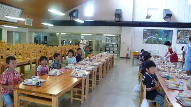 Chuyện giáo dục ở Nhật Bản: Chỉ một bữa trưa của học sinh tiểu học đã cho thấy người Nhật bỏ xa thế giới ở lĩnh vực trồng người như thế nào - Ảnh 5.