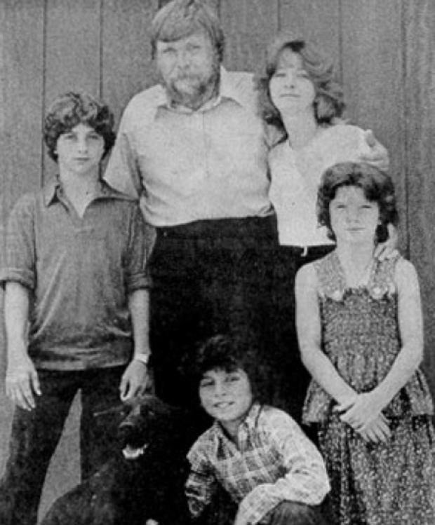 Thảm kịch con trai cả giết 6 mạng người nhà trong đêm biến Amityville trở thành ngôi nhà ma nổi tiếng nhất thế giới - Ảnh 7.