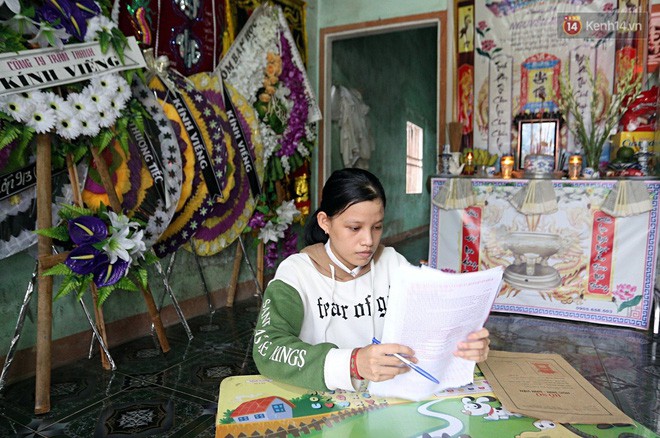 Nữ sinh đội 2 tang cùng lúc đỗ đại học hơn 21 điểm: Thi xong môn cuối là chạy một mạch về chôn cất ba, rồi nói con làm bài tốt lắm... - Ảnh 7. Nữ sinh đội 2 tang cùng lúc đỗ đại học hơn 21 điểm: Thi xong môn cuối là chạy một mạch về chôn cất ba, rồi nói con làm bài tốt lắm... - Ảnh 7.