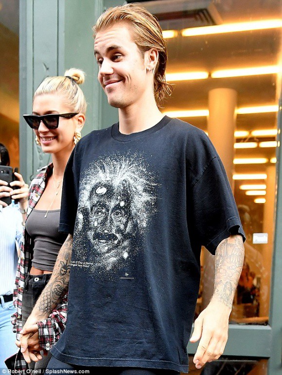 Từ cái đầu mới của Justin Bieber và hình ảnh khóc nức nở bên hôn thê ở vệ đường, fan đã liên tưởng đến lý do buồn cười này - Ảnh 4.