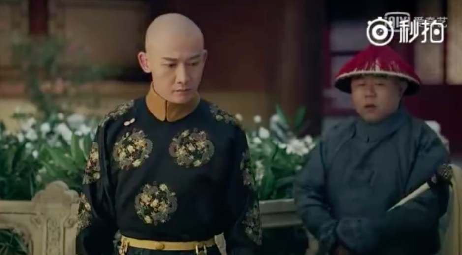 Fan Hoàng hậu Tần Lam nhất định không được xem: Hoàng đế đặt Anh Lạc ngồi trên đùi sau đó ôm hôn  - Ảnh 2.