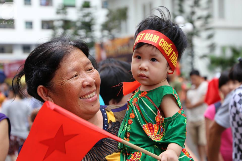 Chơi trội, chung cư vạn dân HH Linh Đàm lại dựng màn LED 32 mét vuông tiếp lửa cho Olympic Việt Nam   - Ảnh 3.