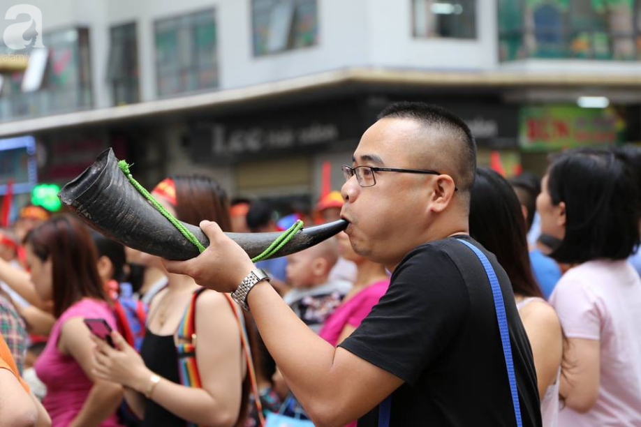 Chơi trội, chung cư vạn dân HH Linh Đàm lại dựng màn LED 32 mét vuông tiếp lửa cho Olympic Việt Nam   - Ảnh 2.