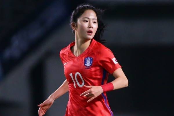 Nữ cầu thủ Hàn Quốc bất ngờ nổi tiếng trên MXH Việt vì ngoại hình ngọt ngào  như idol