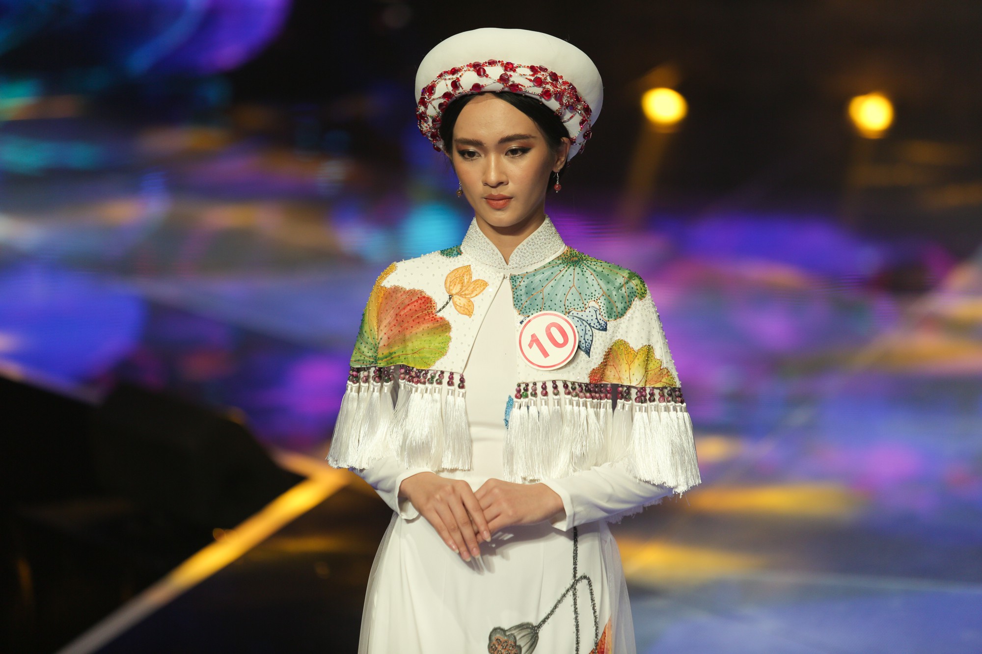 Siêu mẫu Việt Nam 2018 gọi tên học trò Hương Giang: Khán giả hoang mang vì không biết thi siêu mẫu hay thi Hoa hậu  - Ảnh 8.