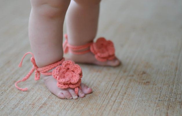 Chuyên gia khuyên: Hãy để trẻ đi chân đất càng nhiều càng tốt bởi nó giúp trẻ thông minh hơn - Ảnh 1.