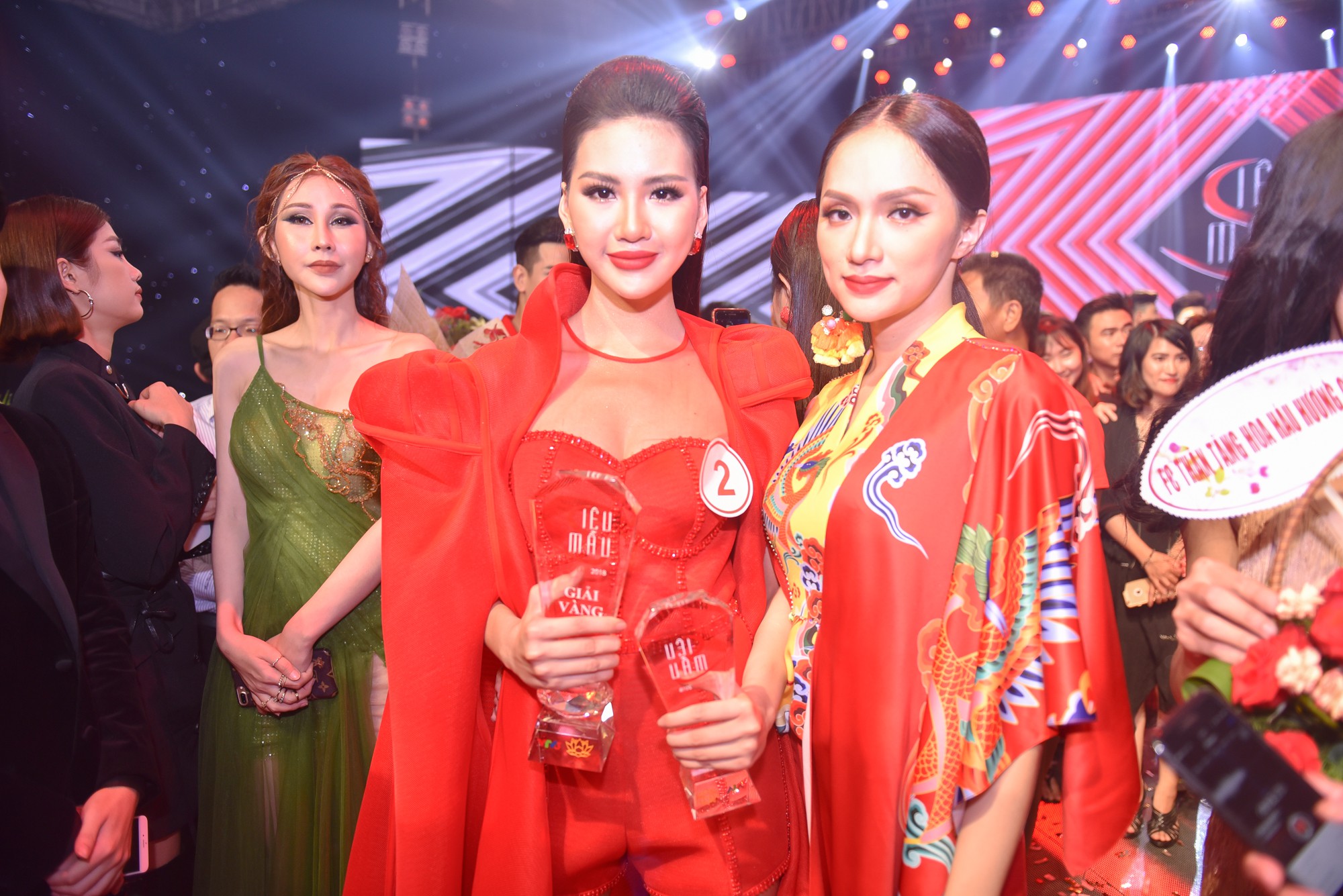 Siêu mẫu Việt Nam 2018 gọi tên học trò Hương Giang: Khán giả hoang mang vì không biết thi siêu mẫu hay thi Hoa hậu  - Ảnh 1.