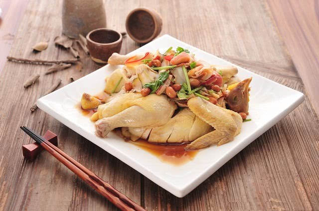 Đầu bếp nhà hàng chỉ rằng thêm bước này, thịt gà luộc sẽ căng bóng, vàng mướt mắt, chắc thịt và hương vị cũng hoàn hảo hơn gấp nhiều lần - Ảnh 6. Đầu bếp nhà hàng chỉ rằng thêm bước này, thịt gà luộc sẽ căng bóng, vàng mướt mắt, chắc thịt và hương vị cũng hoàn hảo hơn gấp nhiều lần - Ảnh 6.