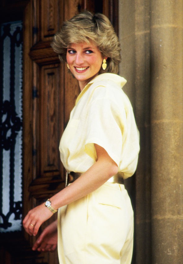 13 năm sau khi lấy Thái tử, bà Camilla chưa một lần được gọi là Công nương, cũng không được thừa kế tước vị từ Công nương Diana quá cố - Ảnh 3.