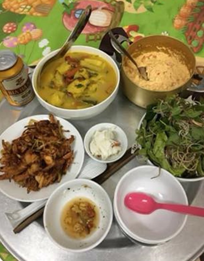 G&oacute;c phẫn nộ: Vợ đảm nấu cơm ngon canh ngọt d&acirc;ng tận miệng, chồng vẫn nhắn tin cho g&aacute;i than thở phải ăn một m&igrave;nh - Ảnh 3.