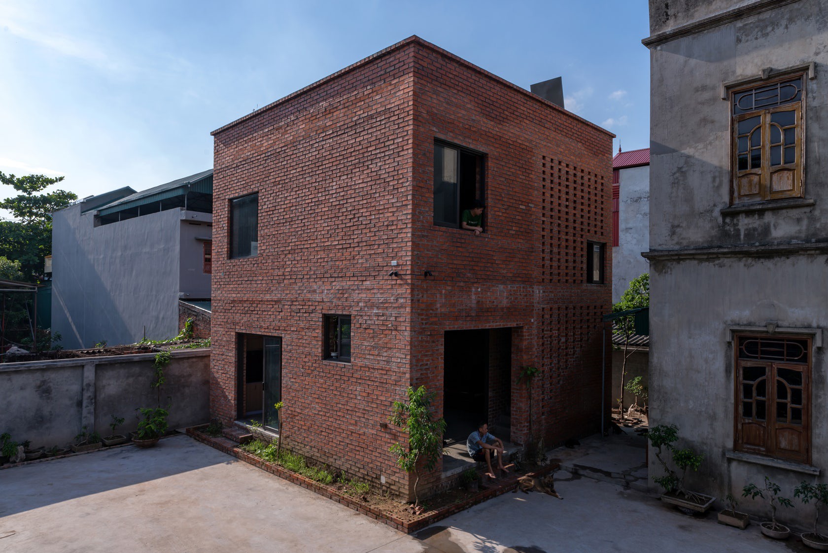 Ngôi nhà gạch mộc có chi phí xây dựng 350 triệu đồng ở Quảng Ninh khiến báo Tây sửng sốt