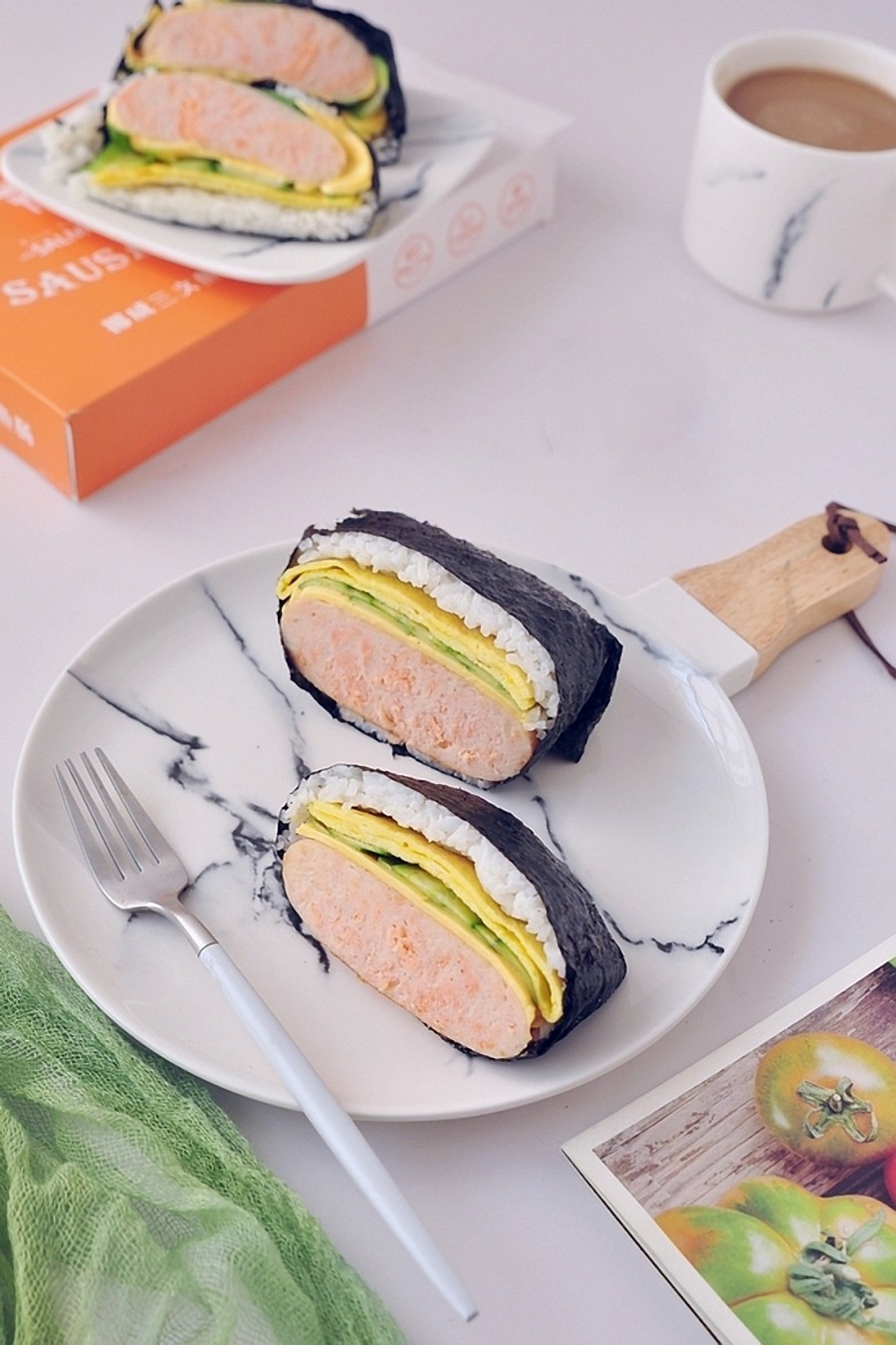 Đổi m&oacute;n cho bữa s&aacute;ng với cơm nắm x&uacute;c x&iacute;ch ngon đẹp bất ngờ - Ảnh 6.