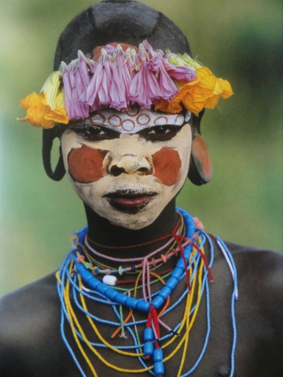 Có một nơi trên thế giới, phụ nữ chẳng cần đến đồ trang sức vẫn đẹp tự nhiên và rực rỡ không giống ai như thế này! - Ảnh 12.