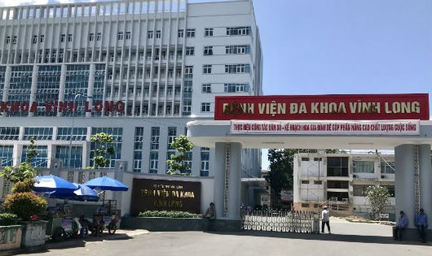 Vĩnh Long: Hai thai nhi gần sinh bỗng chết lưu trong bụng mẹ, gia đình bệnh nhân vây kín bệnh viện đòi làm rõ - Ảnh 2. Vĩnh Long: Hai thai nhi gần sinh bỗng chết lưu trong bụng mẹ, gia đình bệnh nhân vây kín bệnh viện đòi làm rõ - Ảnh 2.