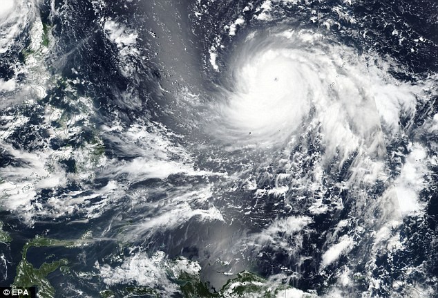 Hà Nội ra công điện hỏa tốc nhằm ứng phó với siêu bão Mangkhut sắp vào biển Đông - Ảnh 2.