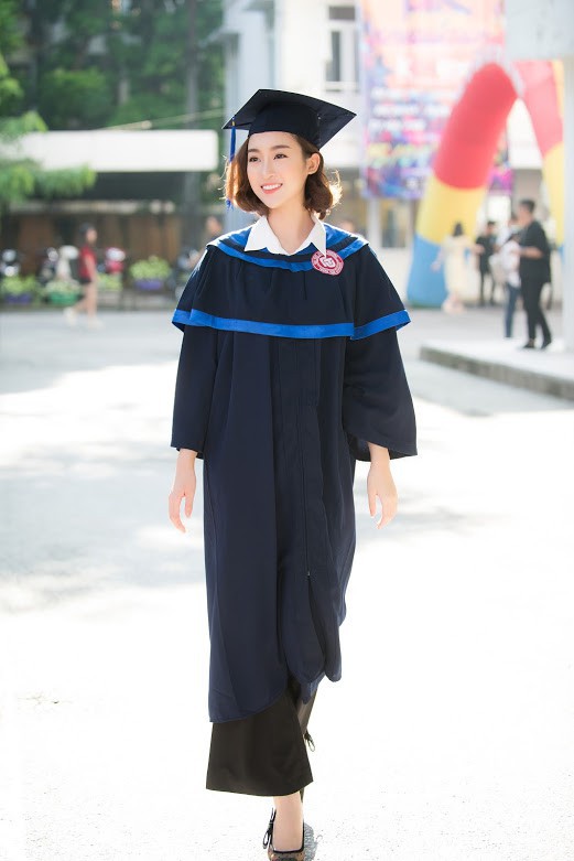 1 ngày trước khi hết nhiệm kỳ Hoa hậu Việt Nam, Đỗ Mỹ Linh rạng rỡ cùng bạn bè nhận bằng tốt nghiệp Đại học - Ảnh 6.