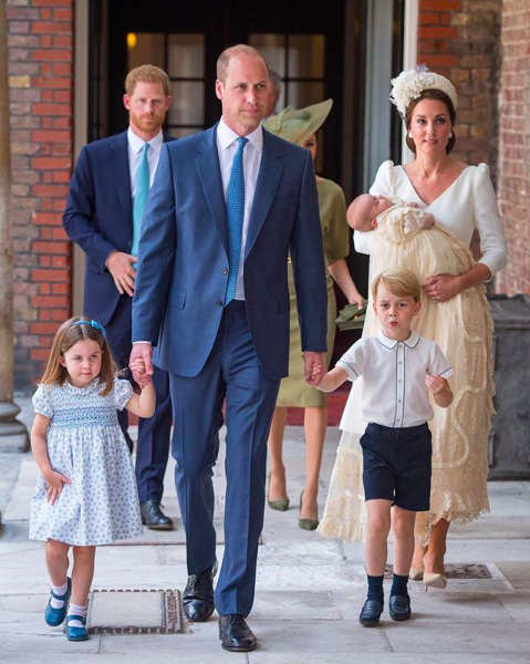 Có một cử chỉ mà Hoàng tử William và Công nương Kate luôn làm khi nói chuyện với các con của mình khiến phụ huynh thế giới phải ngưỡng mộ - Ảnh 1.
