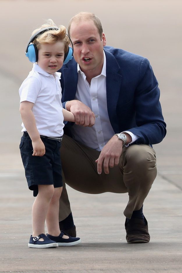 Có một cử chỉ mà Hoàng tử William và Công nương Kate luôn làm khi nói chuyện với các con của mình khiến phụ huynh thế giới phải ngưỡng mộ - Ảnh 3.