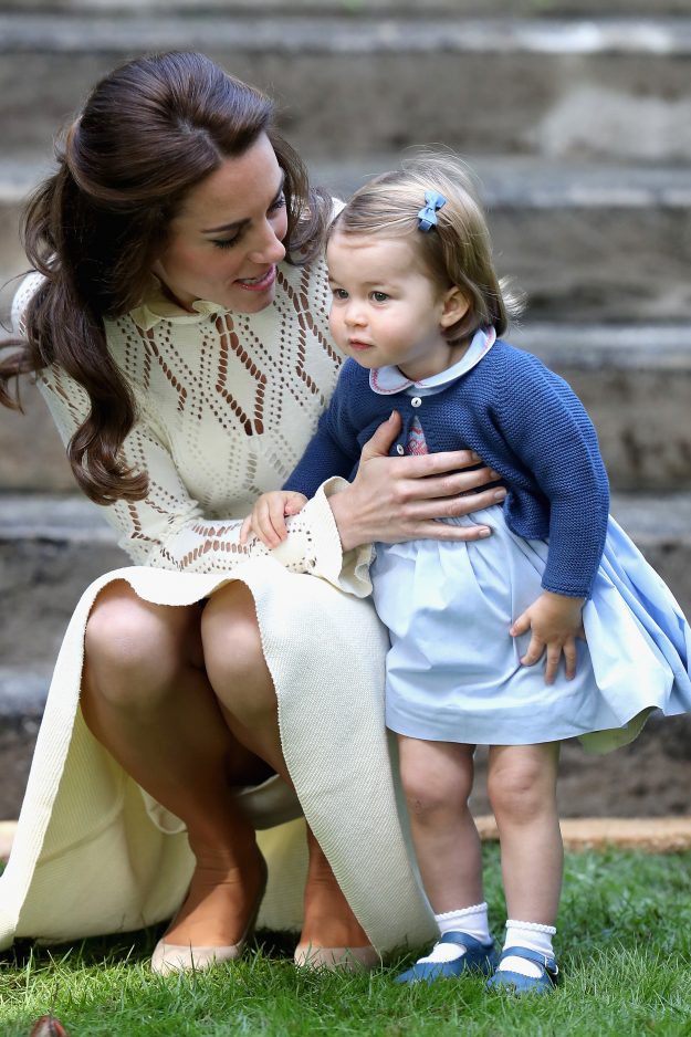Có một cử chỉ mà Hoàng tử William và Công nương Kate luôn làm khi nói chuyện với các con của mình khiến phụ huynh thế giới phải ngưỡng mộ - Ảnh 6.