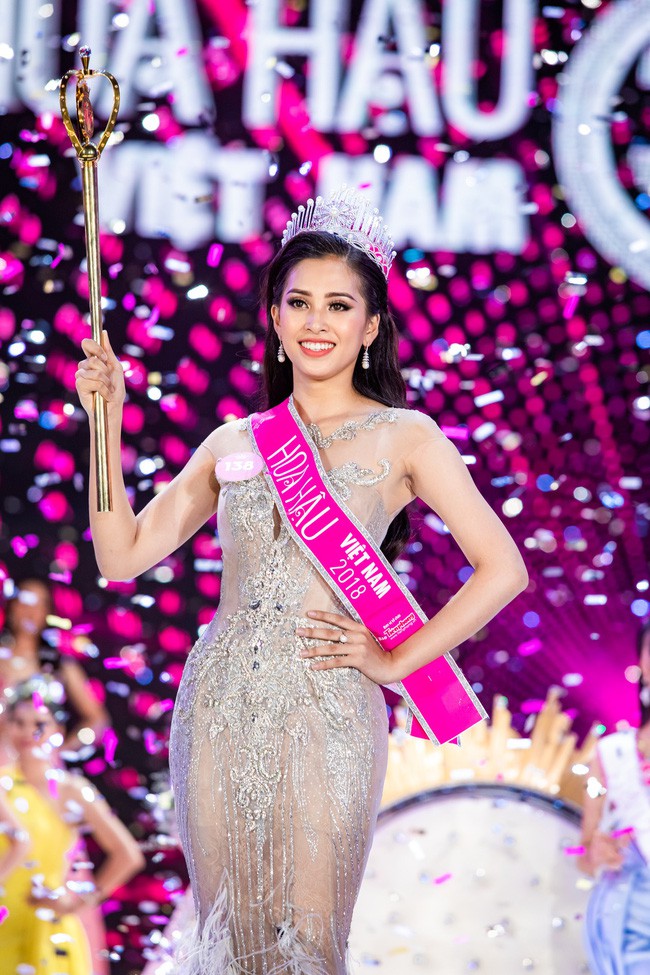Nhan sắc mộc mạc của tân Hoa hậu Việt Nam 2018: Bỏ lớp trang điểm thật chẳng khác nào nữ chính phim ngôn tình - Ảnh 3.
