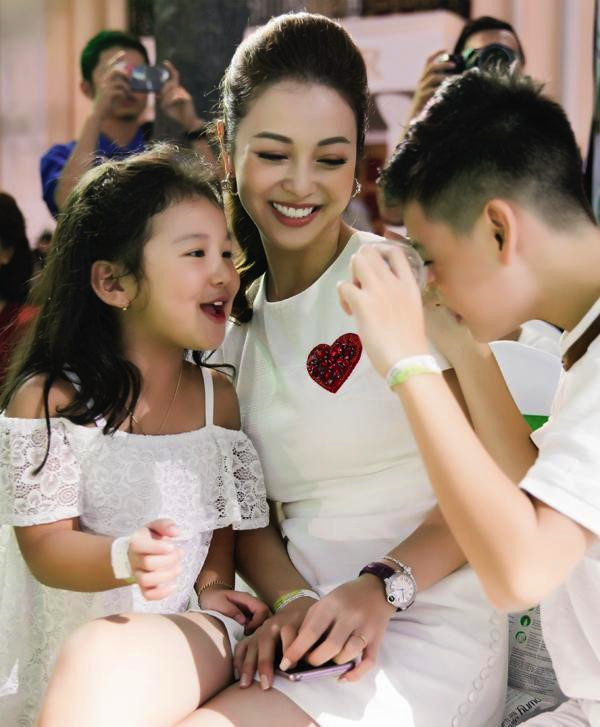 Cùng gia đình các sao Việt tham gia chương trình “Bước nhảy dịu nhẹ” - Ảnh 6.