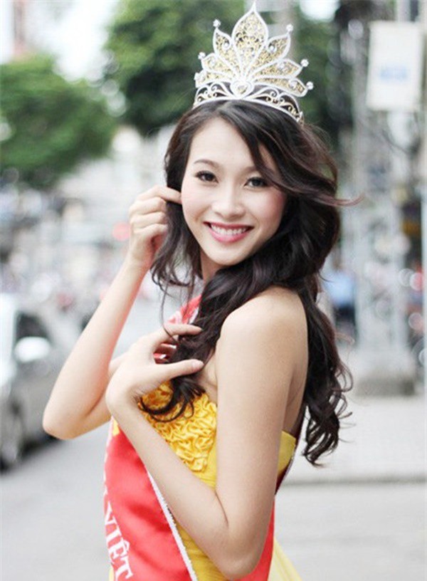 Hoa hậu Việt Nam ngày mới đăng quang: Người bị ném đá về nhan sắc, kẻ được cả truyền thông quốc tế tán dương - Ảnh 15.