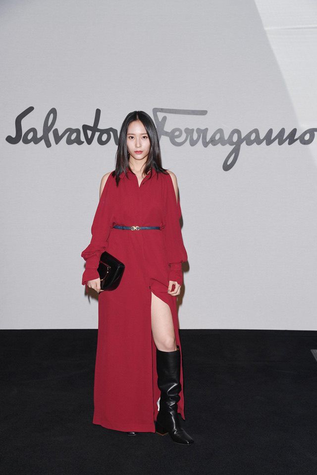 Sau khi bị chê già liên tiếp, Krystal chọn đồ đỏ nổi bật, lấn át Côn Lăng tại Milan Fashion Week - Ảnh 1.