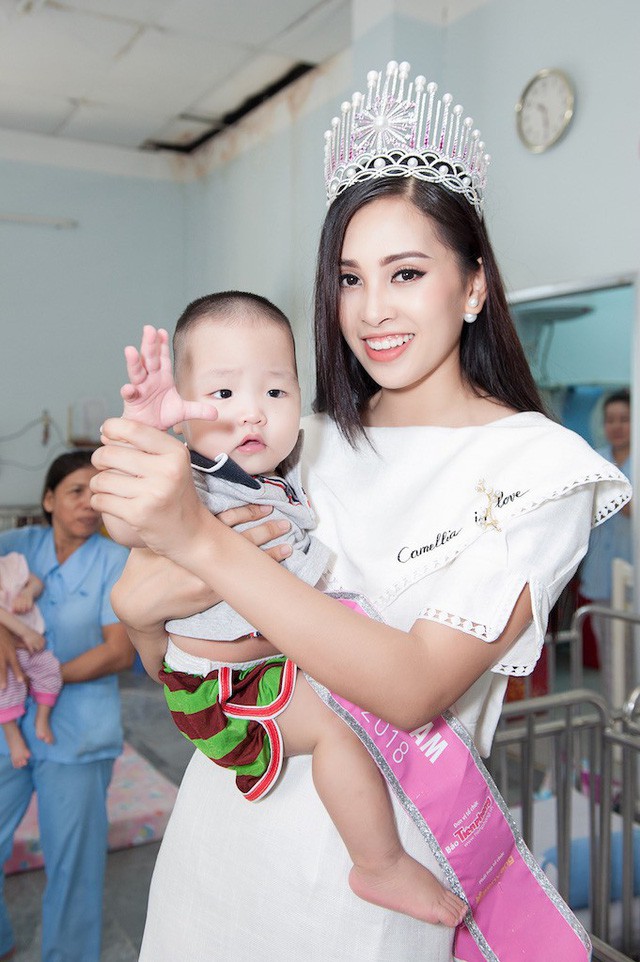 Ngắm kỹ gương mặt của HH Trần Tiểu Vy mới thấy tiêu chí nhan sắc của Hoa hậu Việt Nam 2018 khác hẳn với mọi năm - Ảnh 10.