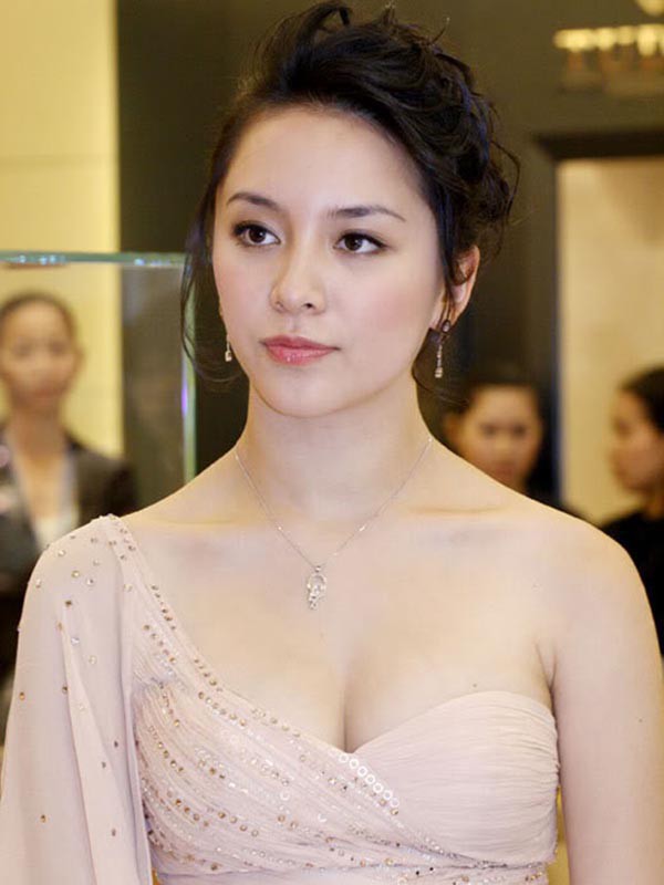 Chỉ chênh nhau 3 tuổi, sau một đêm Lan Khuê trở thành... cháu của Dương Trương Thiên Lý - Ảnh 3. Chỉ chênh nhau 3 tuổi, sau một đêm Lan Khuê trở thành... cháu của Dương Trương Thiên Lý - Ảnh 3.