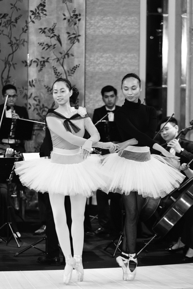 Mới quay trở lại đã dính ngay xôn xao copy nhà mốt lớn và đây là cách Lâm Gia Khang phản pháo - Ảnh 9. Mới quay trở lại đã dính ngay xôn xao copy nhà mốt lớn và đây là cách Lâm Gia Khang phản pháo - Ảnh 9.