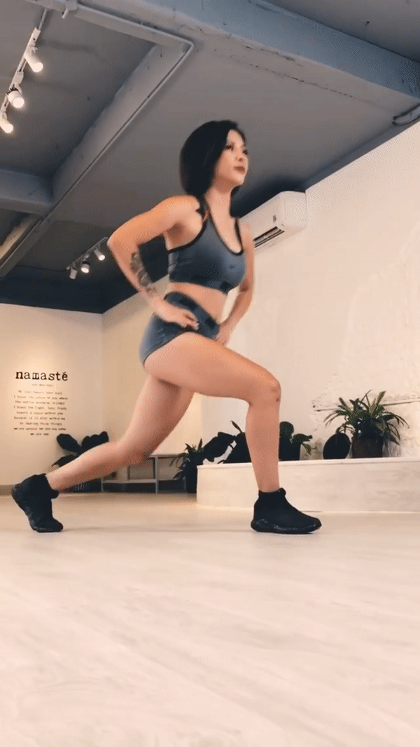 Tập cơ mông tại nhà siêu hiệu quả cùng huấn luyện viên để củng cố vòng 3 sexy - Ảnh 8. Tập cơ mông tại nhà siêu hiệu quả cùng huấn luyện viên để củng cố vòng 3 sexy - Ảnh 8.