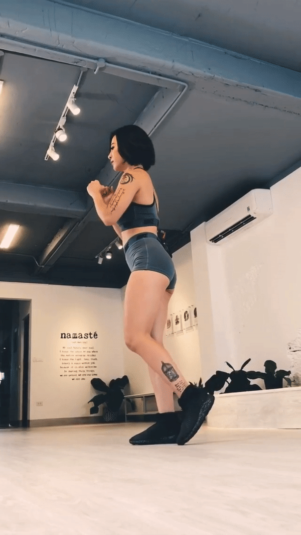 Tập cơ mông tại nhà siêu hiệu quả cùng huấn luyện viên để củng cố vòng 3 sexy - Ảnh 7. Tập cơ mông tại nhà siêu hiệu quả cùng huấn luyện viên để củng cố vòng 3 sexy - Ảnh 7.